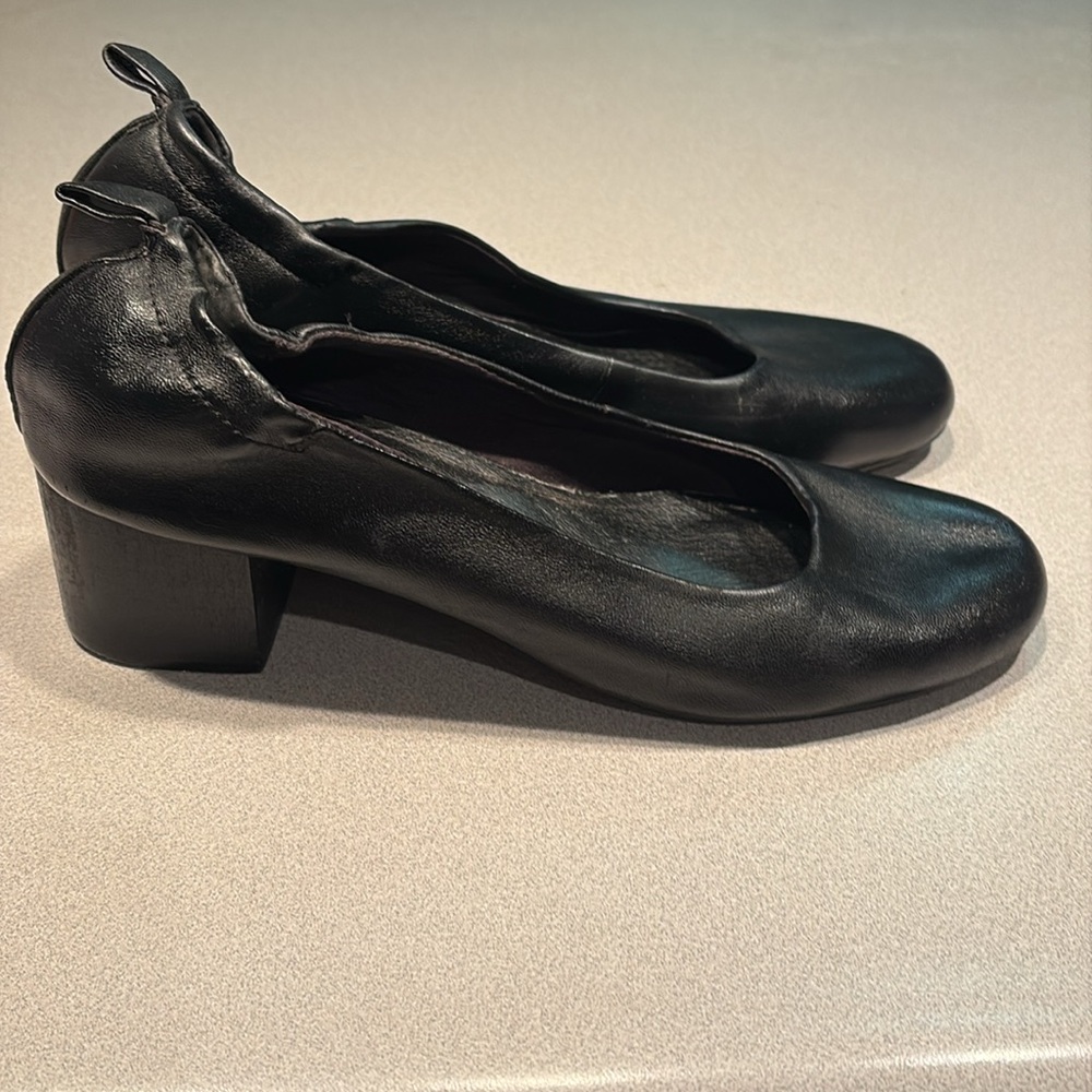 Kelsi Dagger Black Brooklyn Pumps with Elastic Comfort Heel